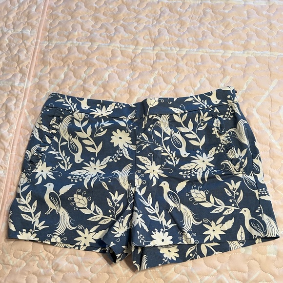 Loft NWT Blue Size 6 Bird Floral Print Shorts - Picture 2 of 7